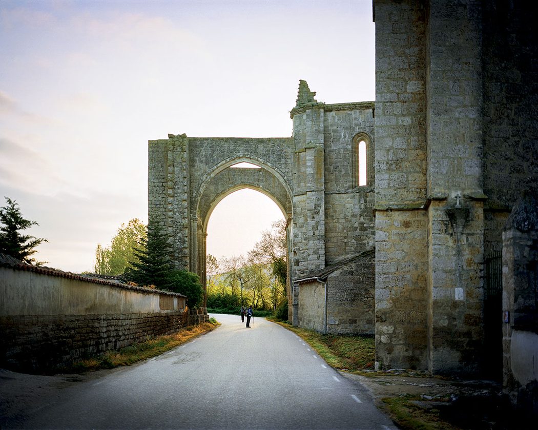 L’arche en ruine, sur la route