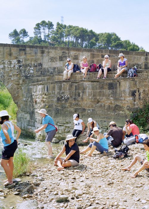 France, Bearn, 2016/05/24. Of French-Peruvian origin by her mother, Santiago, 7 years, has to carry out a rite of passage to become a little man. H decides to walk until Compostelle. Céline, her mother, photographer, will accompany him in this outstanding adventure. This photographic subject redraws this initiatory path begun on June 22nd, 2014 and during 42 days of walking. Photo by Céline Anaya Gautier / Hans Lucas.
France, Bearn, 2016/05/24. D’origine franco-péruvienne par sa mère, Santiago, 7 ans, doit accomplirun rituel de passage pour devenir un petit homme. Il décide demarcher jusqu’à Compostelle. Céline, sa mère, photographe, l’accompagnera dans cette aventure hors du commun.Ce sujet photographique retrace ce chemin initiatique débuté le 22 Juin 2014 et pendant 42 jours de marche. Photographie de Céline Anaya Gautier / Hans Lucas.